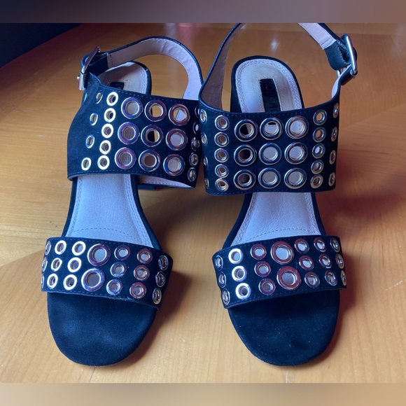 Black sandals with 4” heel. Leather inside trim, suede on the outside. Size 8/38 - Picture 4 of 5